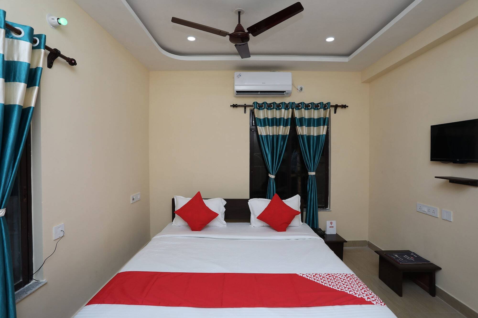 Oyo 17376 Happy Spring Inn Калькутта Экстерьер фото